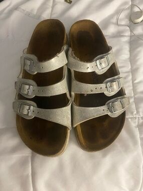 Triple Strap Metallic Sandals birconstock